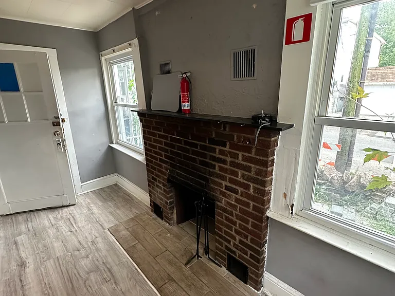 33 Dunbar St #1 — Photo 6