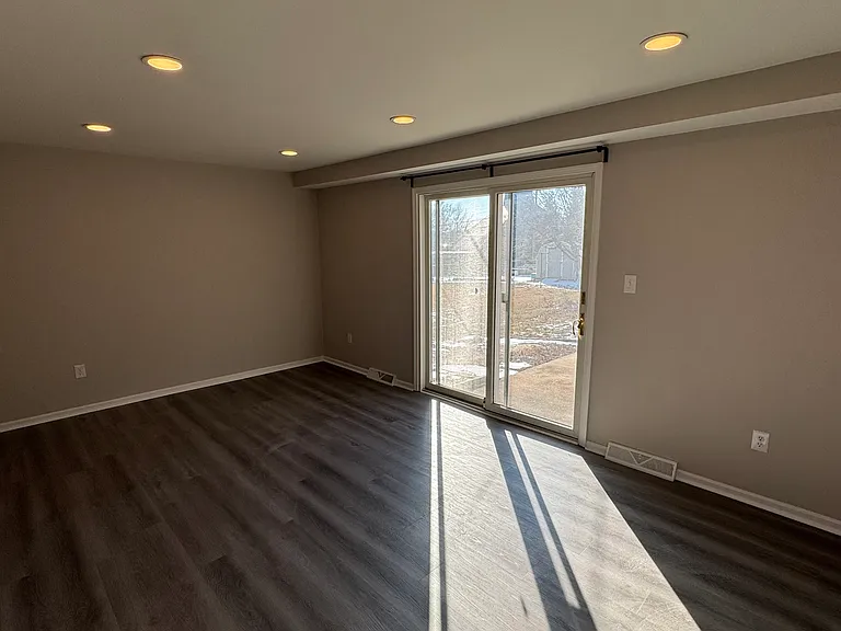 2302 Empire Dr — Photo 5