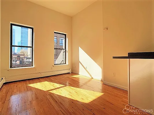 Rented by City Connections Realty | media 9