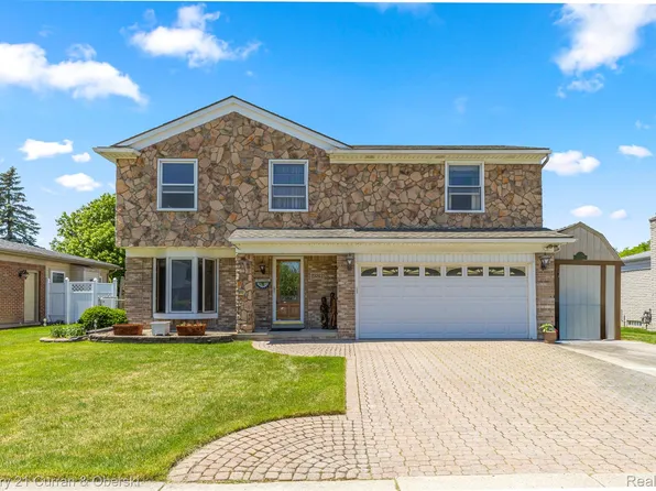23312 E Fairway Dr, Woodhaven, MI 48183
