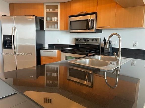 3rd image of 1750 N Bayshore Dr APT 2201