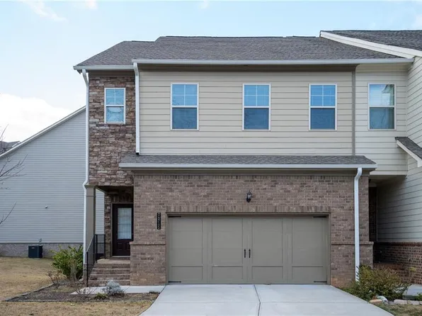 2215 Manor Pointe Dr, Cumming, GA 30041