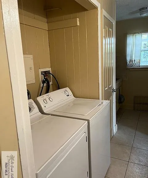 240 Country Club Cir #2 — Photo 12