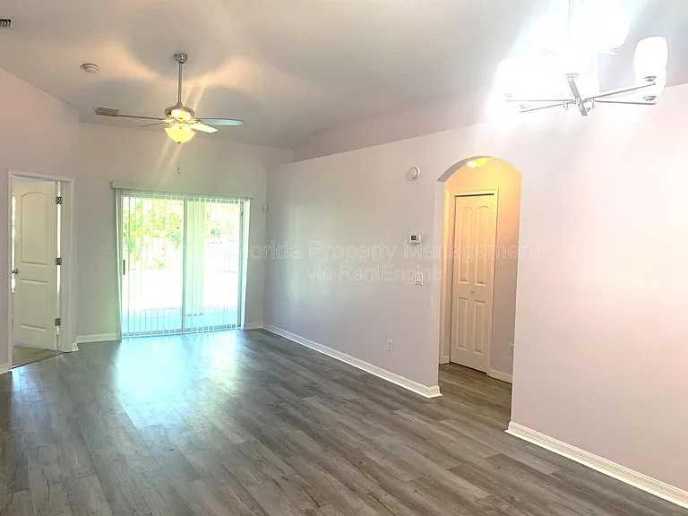 1821 Courtland St — Photo 2