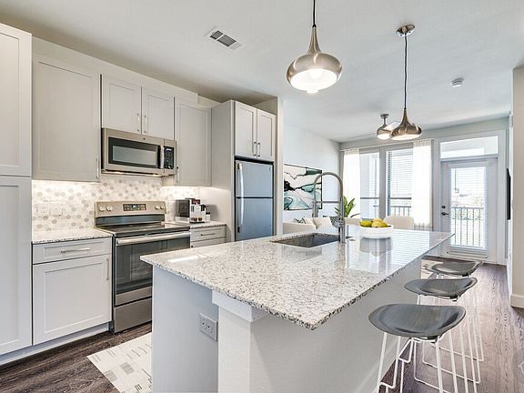 5th image of 700 E Whitestone Blvd