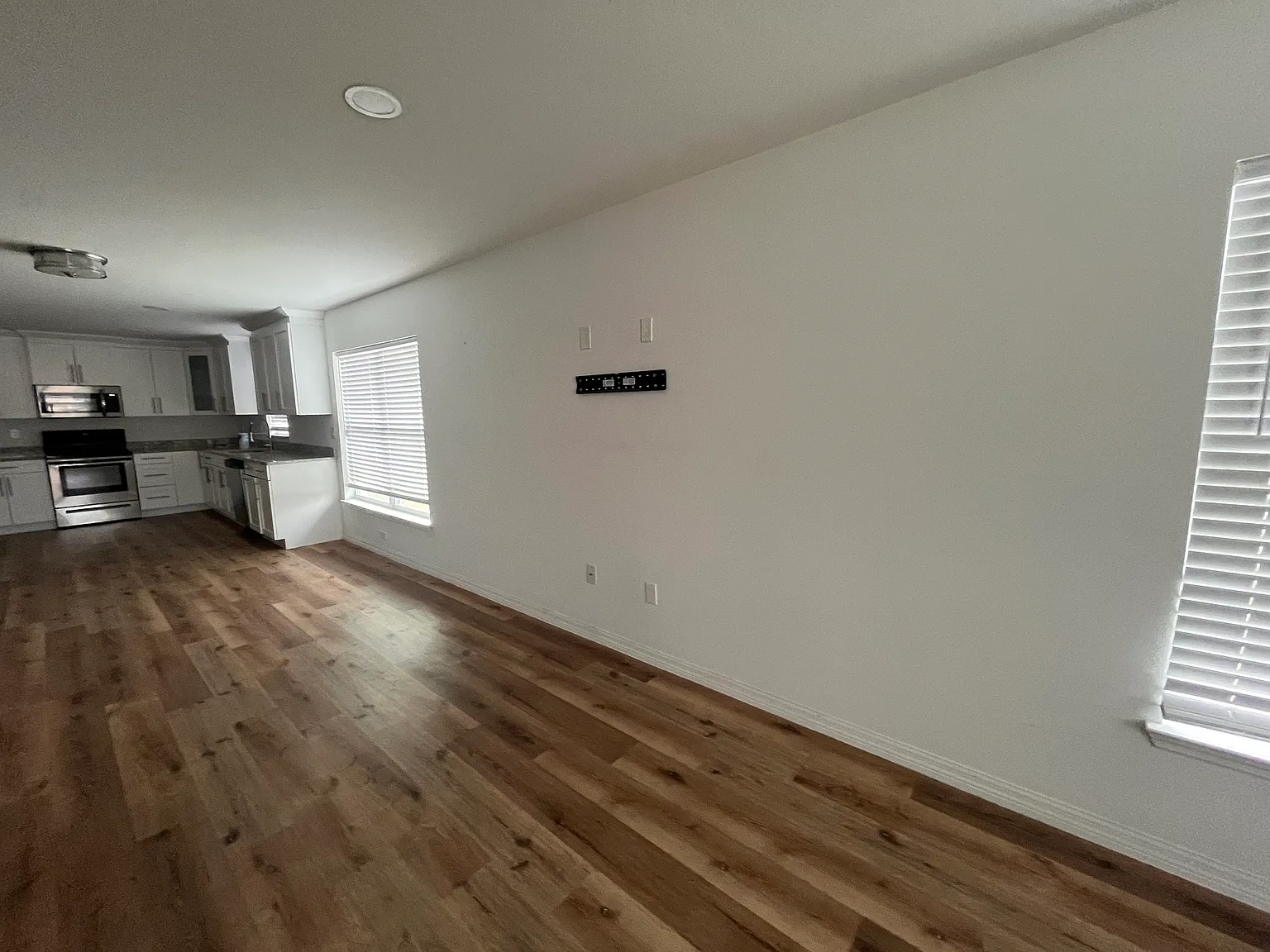 3 bed, 1880 sqft, $1,050 — Photo 2