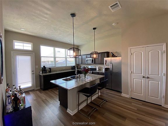 4th image of 15011 Indian Creek Ln