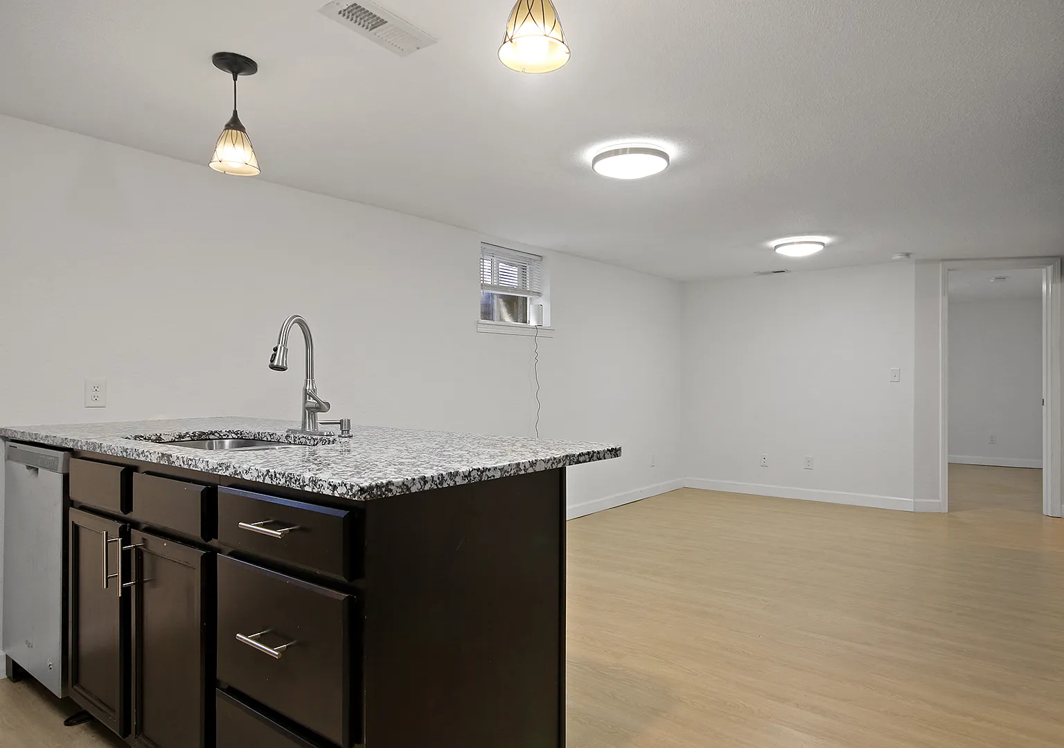 2 bed, 1000 sqft, $1,295 — Photo 4