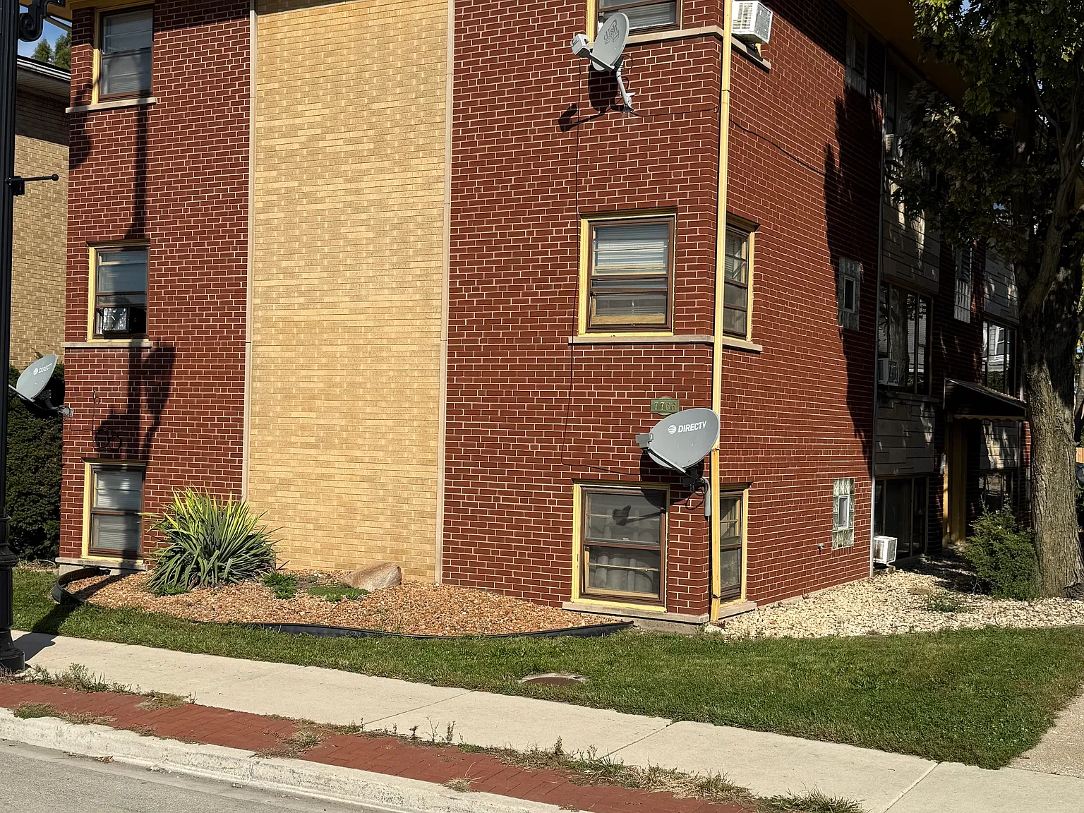 2 bed, 800 sqft, $1,700 — Photo 1