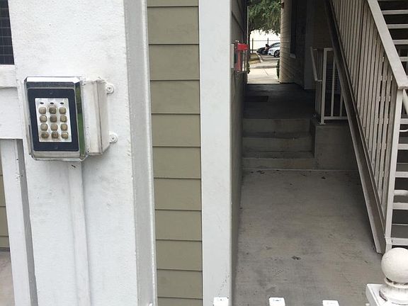Access gate to Front or Hallway doors