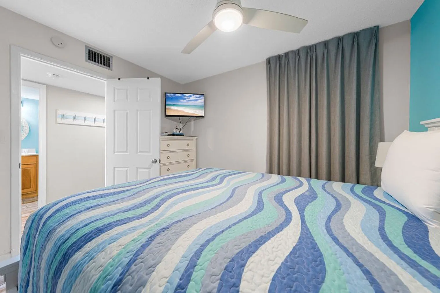2 bed, 2.0 bath, 914 sqft, $7,925 — Photo 4
