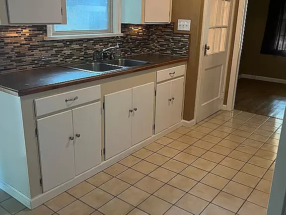 1320 N Main St — Photo 3