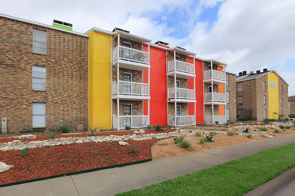 Mireya Apartment Homes — Photo 3