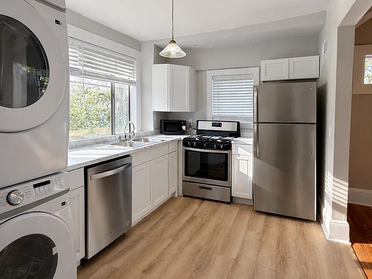 747 Barnett St NE #3 — Photo 3