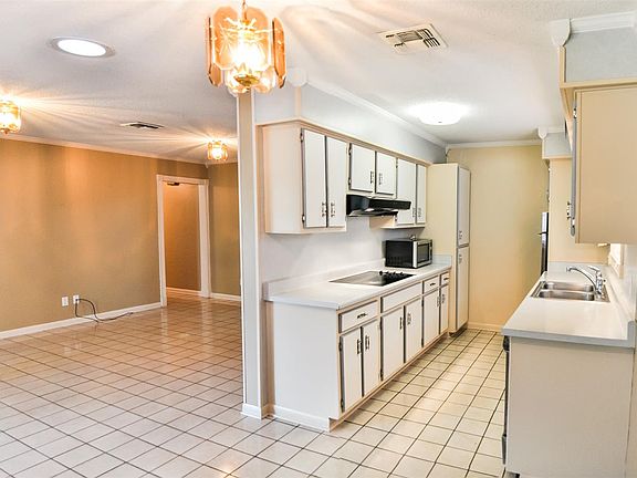 2nd image of 3213 Karen Dr