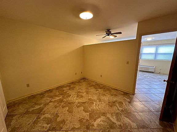 5th image of 101 Lullwater Dr #7