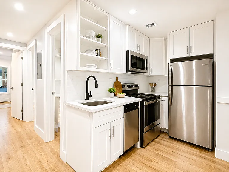 223 Halsey St #1A — Photo 3