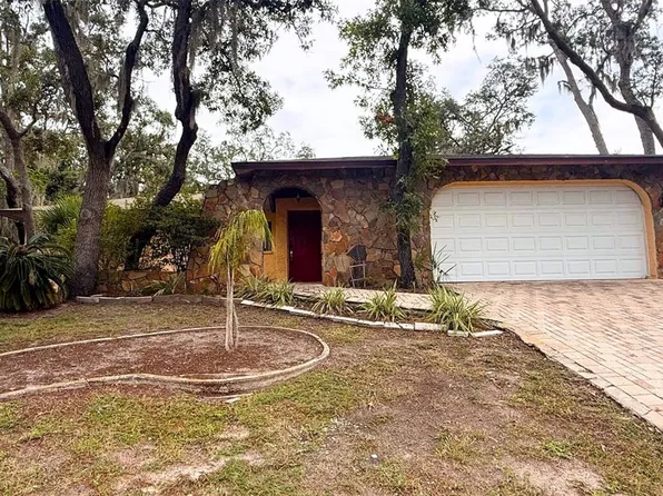 8748 Forest Lake Dr, Port Richey, FL 34668