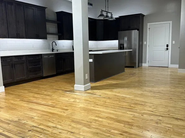 101-145 S Santa Fe Ave, Salina, KS 67401