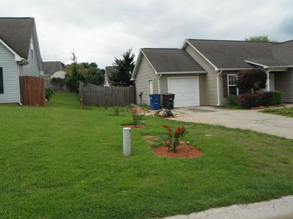 3rd image of 2027 Arlington Ave