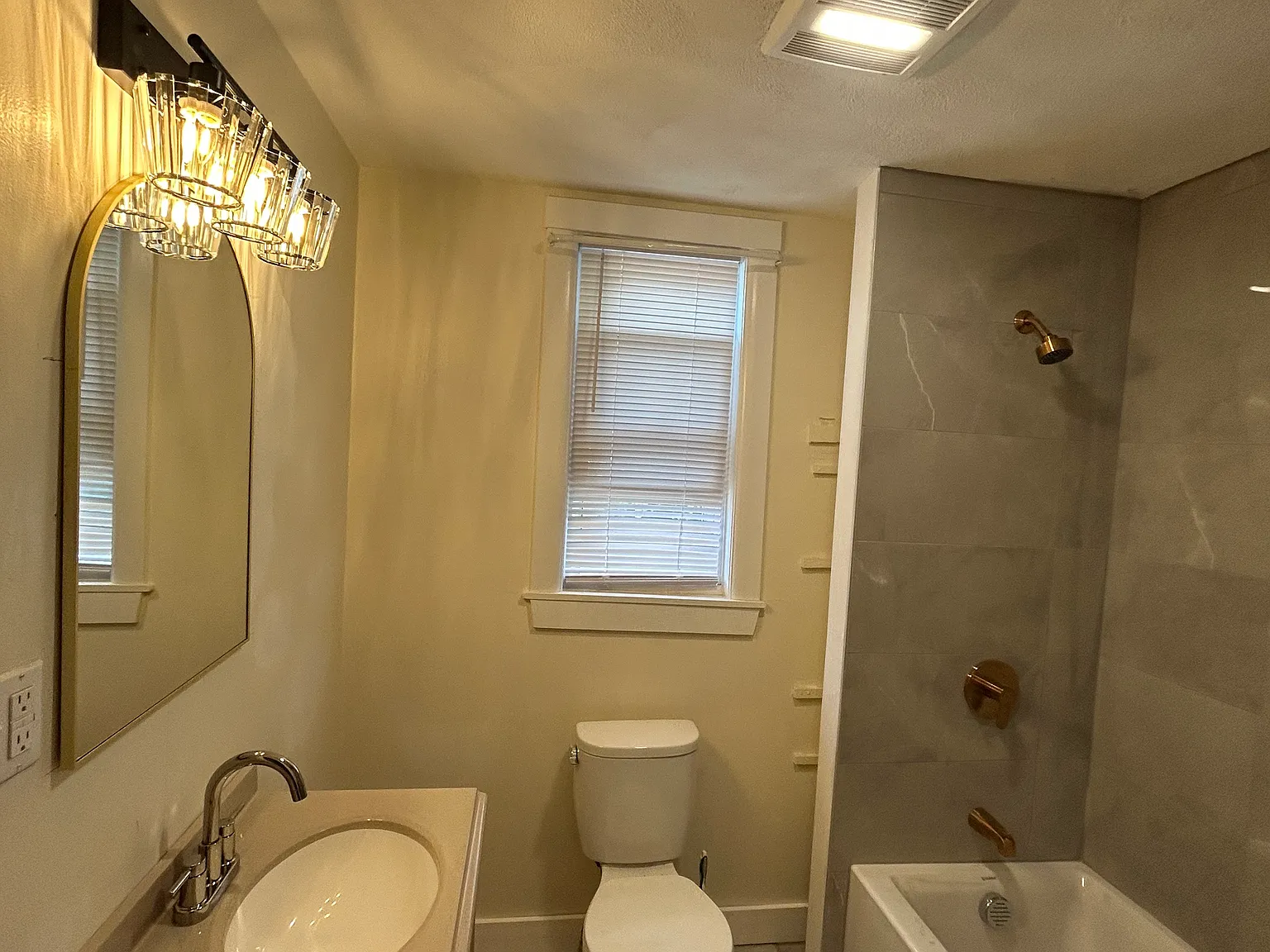 3 bed, 3200 sqft, $1,750 — Photo 4