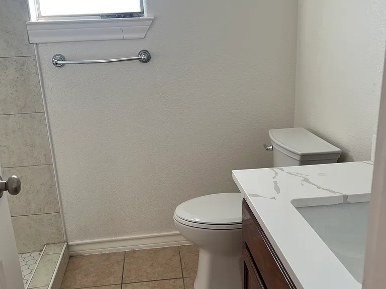 5005 San Francisco Ave — Photo 19