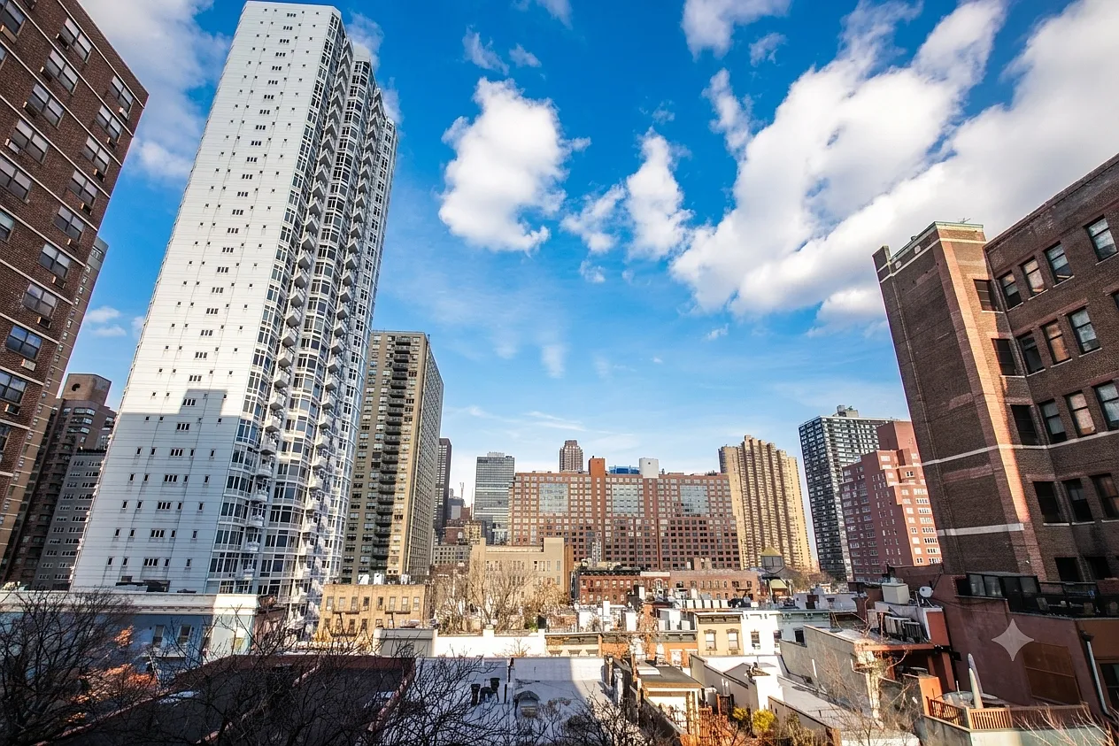 207 East 30th Street — Photo 3