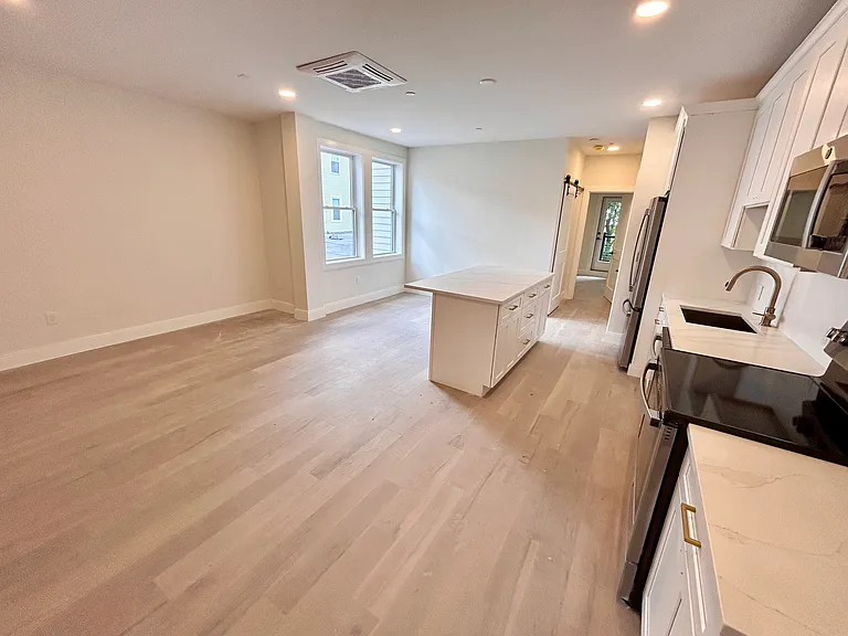 120 Emerson St #2 — Photo 17