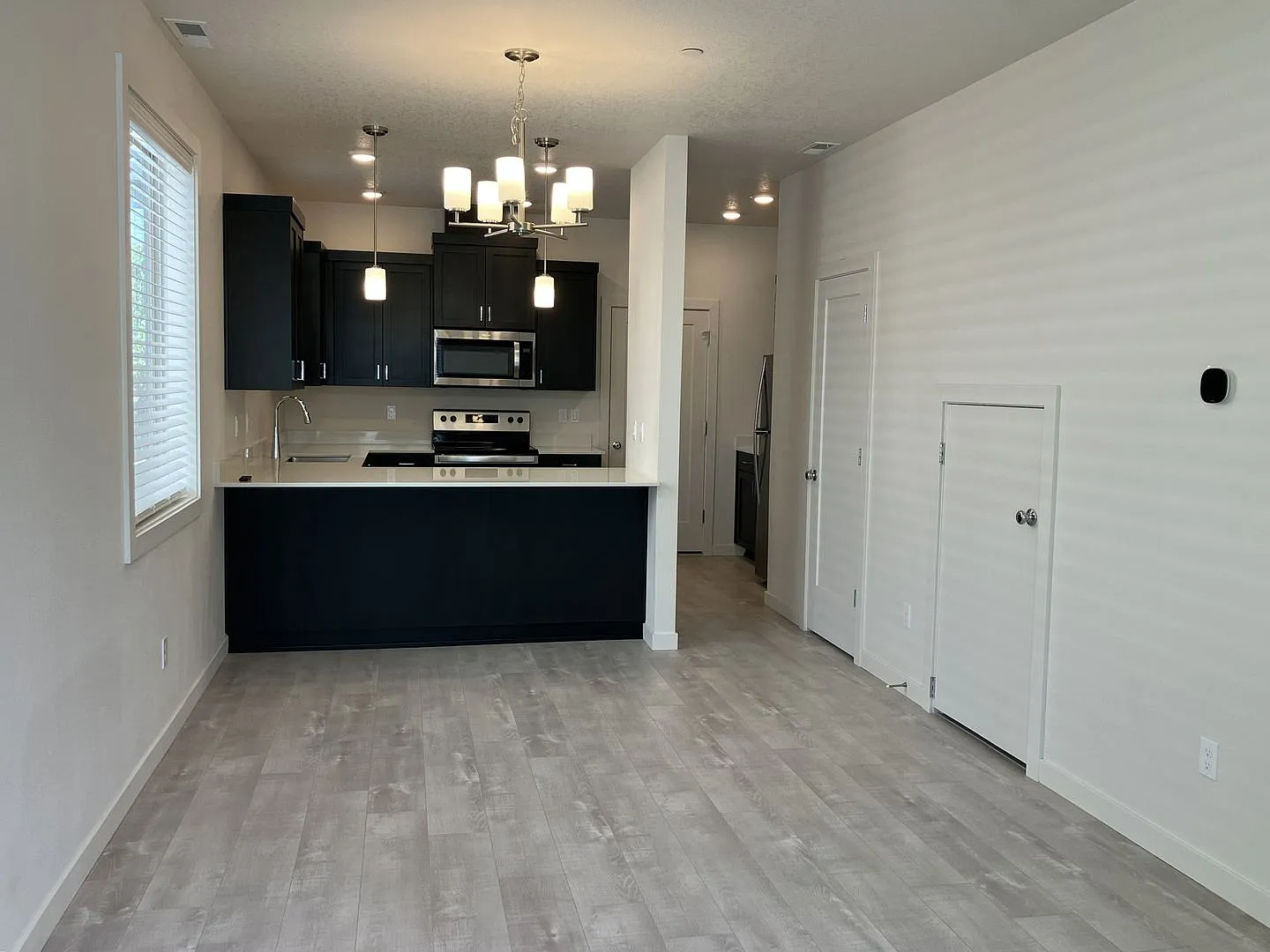 2023 Three Bedroom Townhouse in South Salem — Photo 3