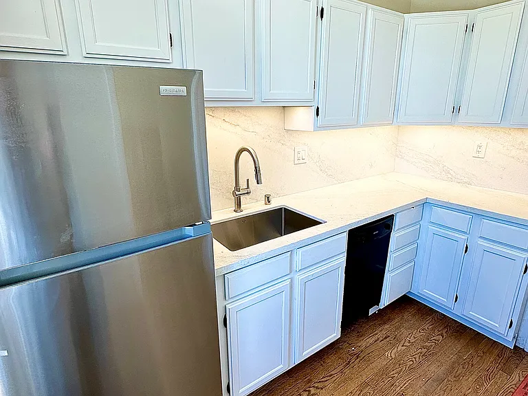 Tudor Hall Apartments — Photo 3