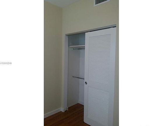 4th image of 18420 NE 27th Ct #115