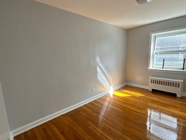 Waterfront Oasis: Luxe Living on Boulevard East, West New York, NJ — Photo 18