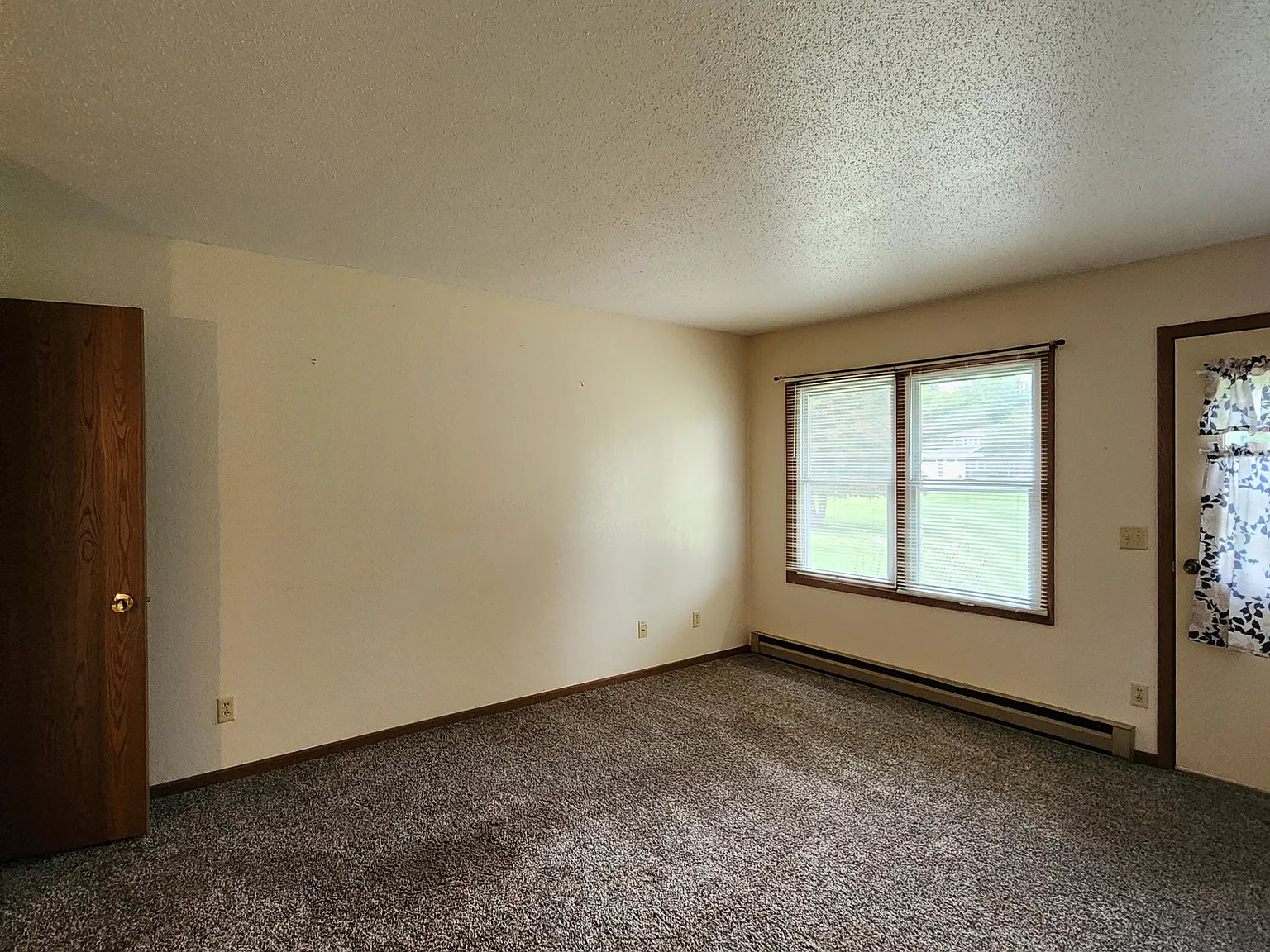 2 bed, 700 sqft, $750 — Photo 2