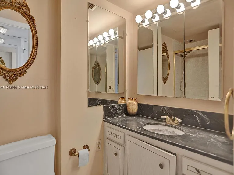 18051 Biscayne Blvd #304 — Photo 34
