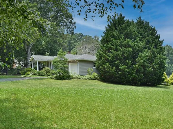 6123 Skylark Rd, Pfafftown, NC 27040