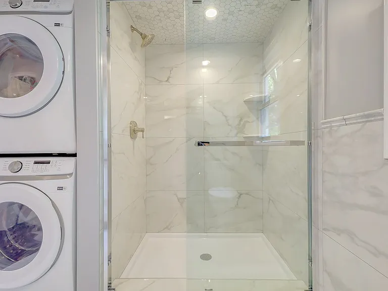 Washer/ Dryer in Bathroom