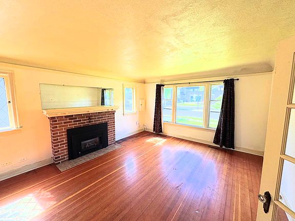 3rd image of 45687 Spadina Ave