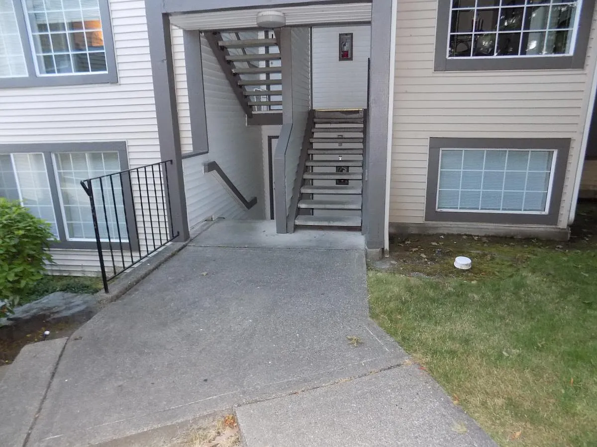 3 bed, 1089 sqft, $2,195 — Photo 4