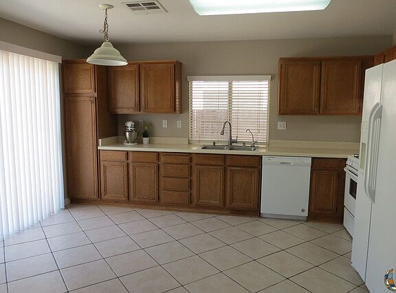 3rd image of 671 Silverwood St