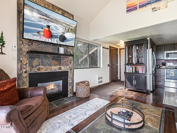 3rd image of 2025 Canyons Resort Dr APT Q8