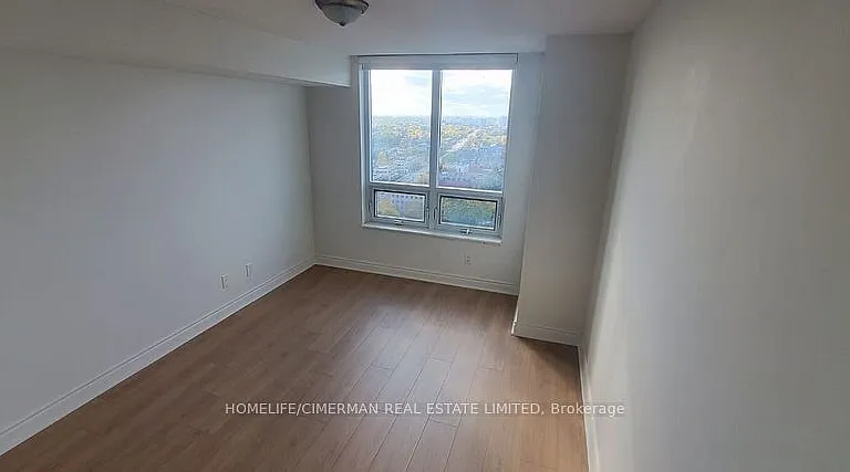 15 Greenview Ave #2012 — Photo 5