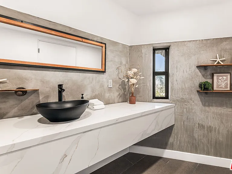 8425 Hillside Ave — Photo 40