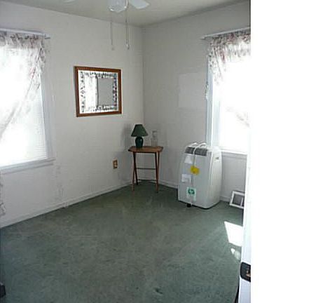 4th image of 160 William St