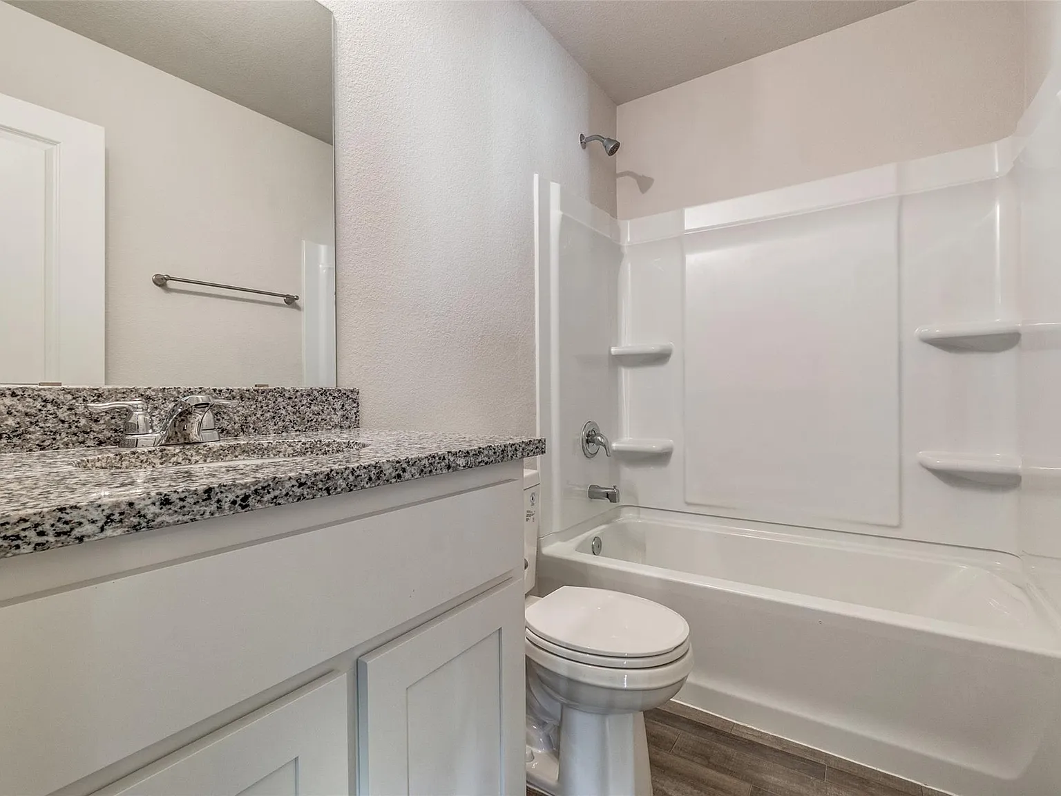 5 bed, 2180 sqft, $2,250 — Photo 3