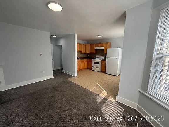 4th image of 241 W Queen Ln