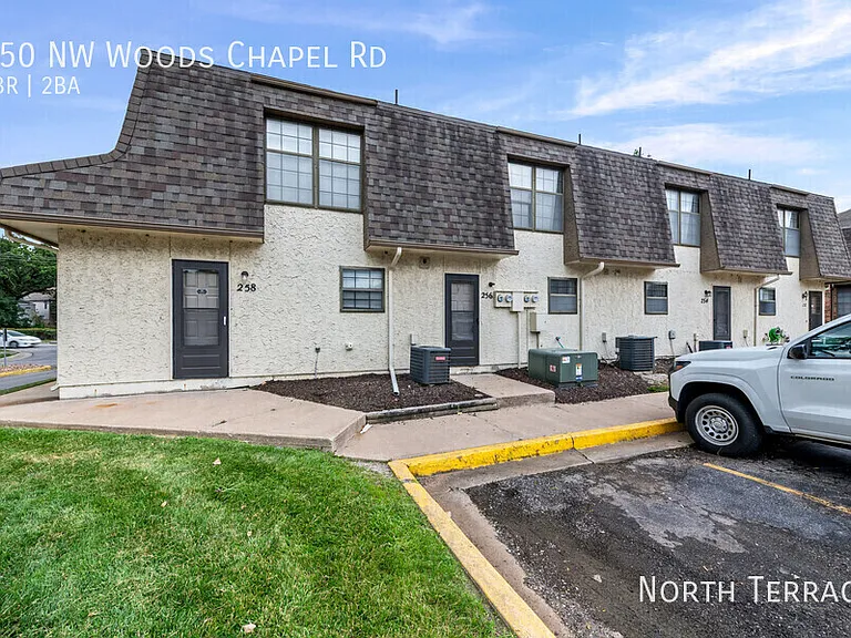 250 NW Woods Chapel Rd — Photo 11
