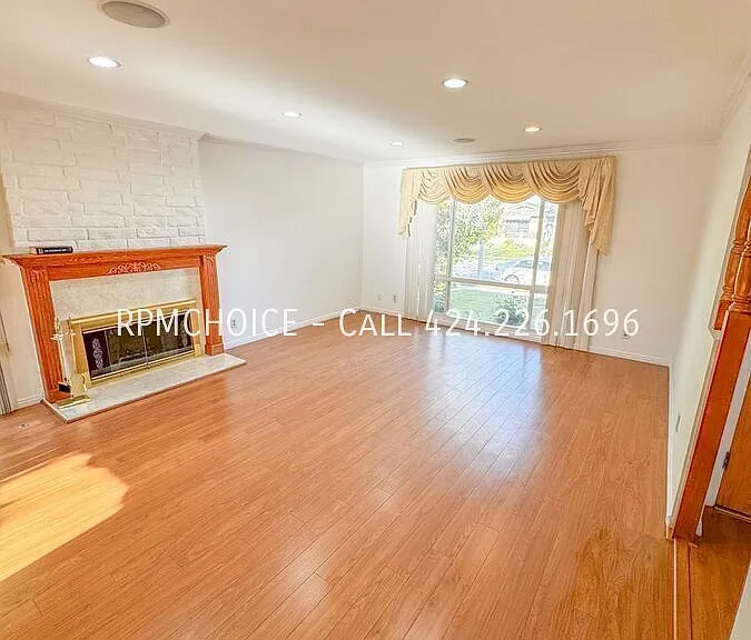 23821 Stanhurst Ave — Photo 8