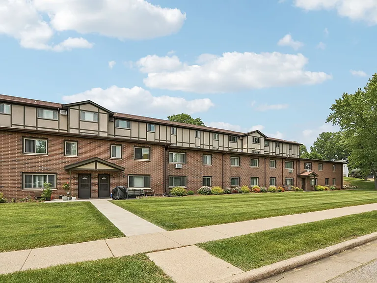 Woodfield Heights Apartments — Photo 61