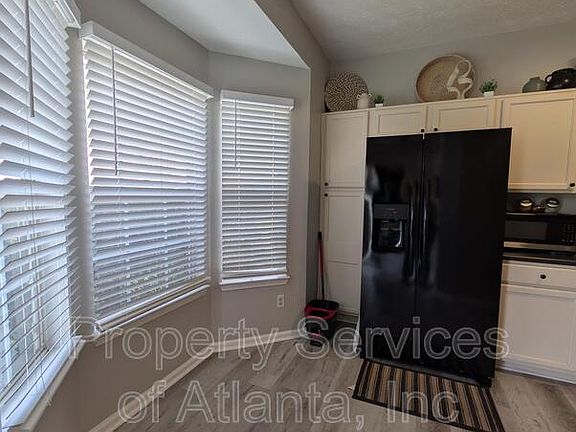 4th image of 5690 Hampton Ct
