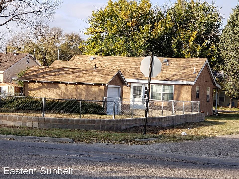 2nd image of 901 W 17th Ln